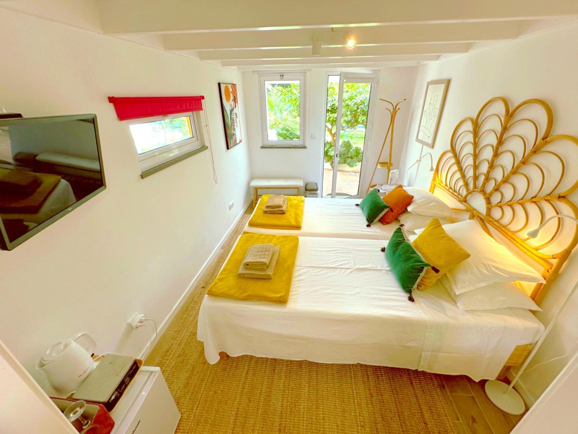 Small - Flaminga's Place *